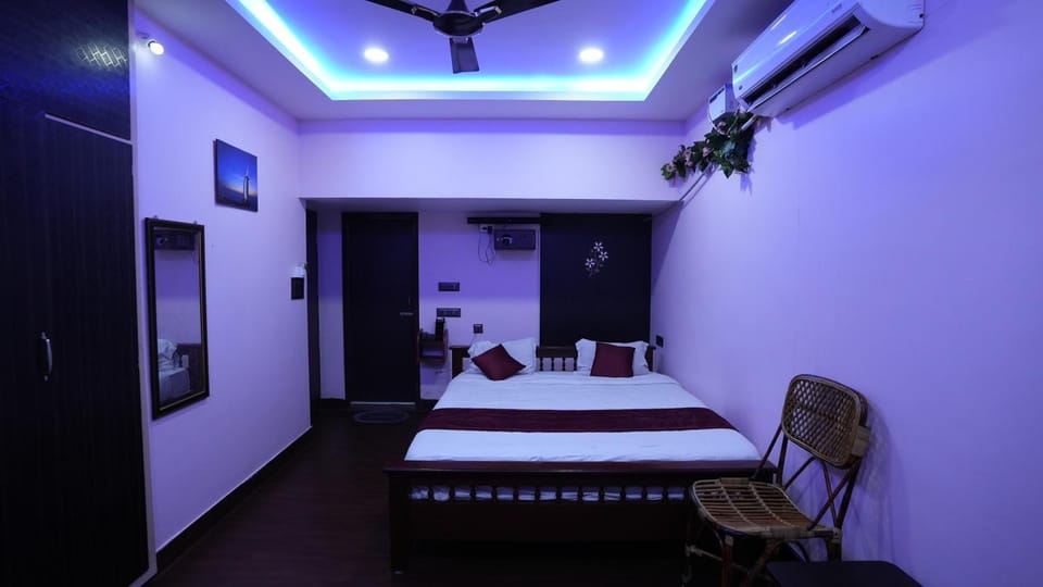 Bed, Photo of the whole room, Bedroom, air conditioner