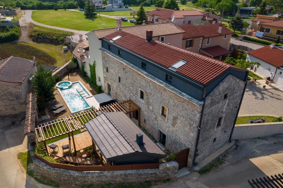 Property building, Neighbourhood, Bird's eye view, Location