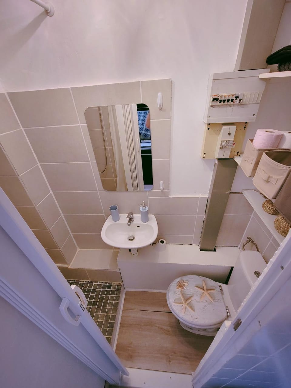 Shower, Toilet, Bathroom, towels