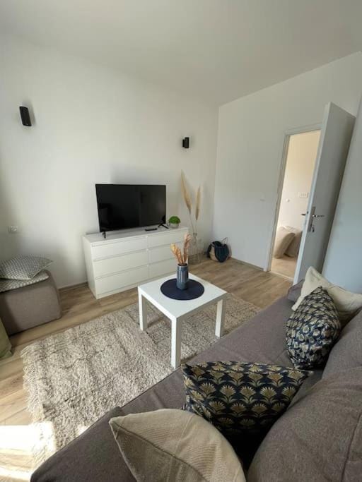 Beautiful apartment with balcony & sea view Apartment in Dubrovnik-Neretva County