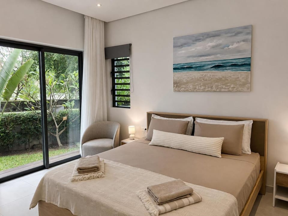 Bed, TV and multimedia, Photo of the whole room, Seating area, Bedroom, internet, towels, wardrobe, air conditioner