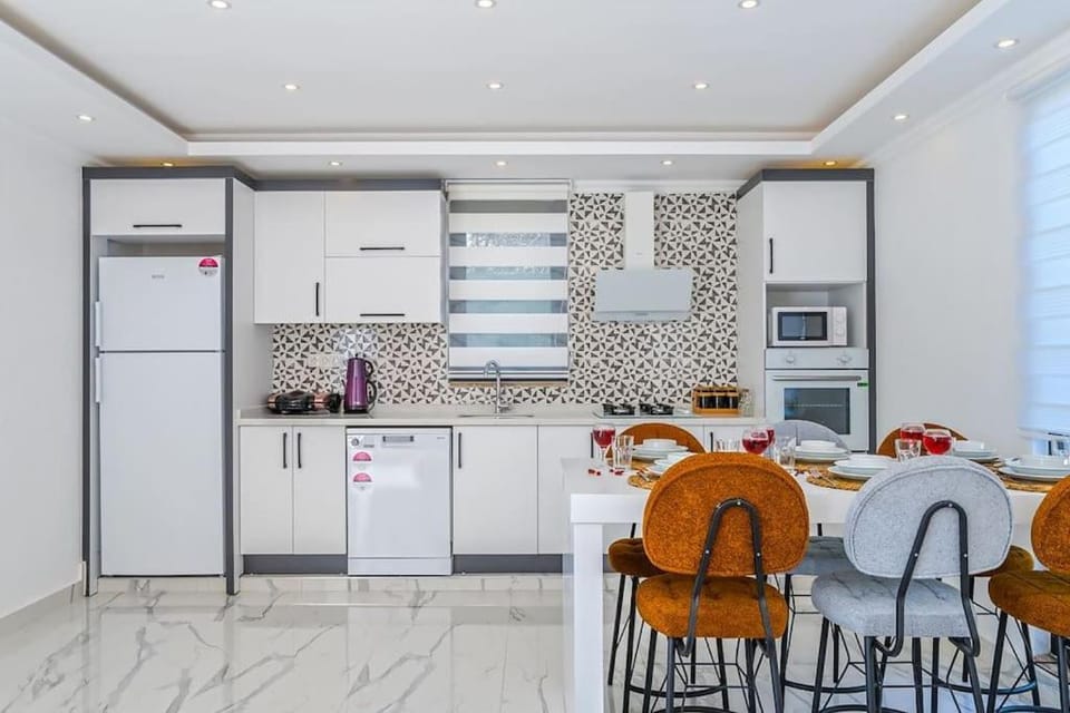 Kitchen or kitchenette, Dining area, minibar, pet friendly, stove
