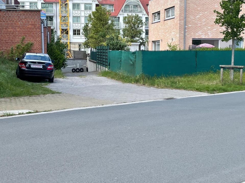 Ruim appartement met lift en gratis parking Apartment in De Panne