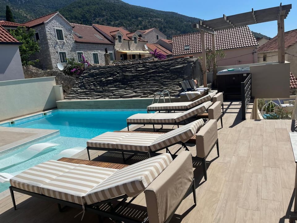 Day, Pool view, Swimming pool, sunbed