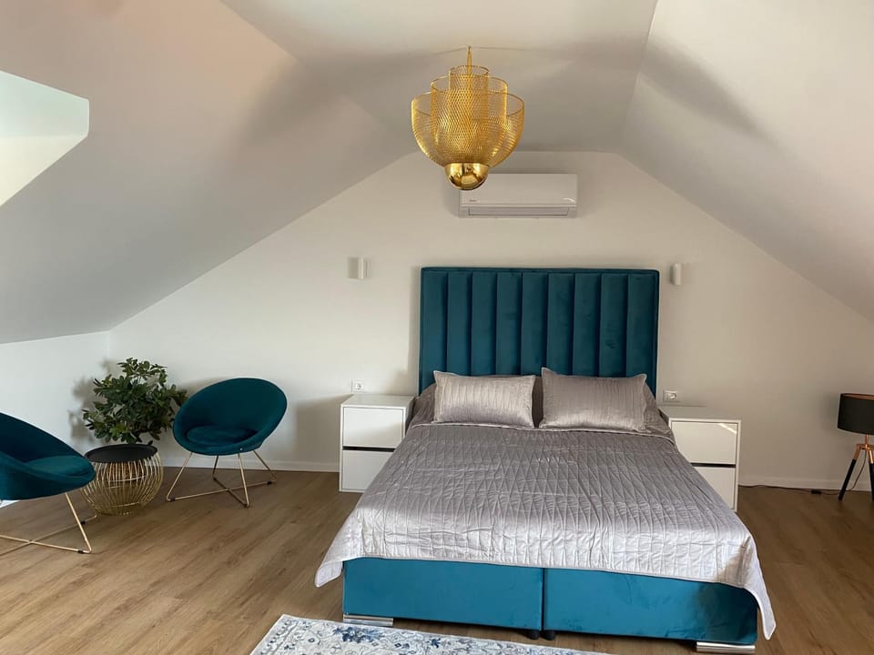 Bed, Photo of the whole room