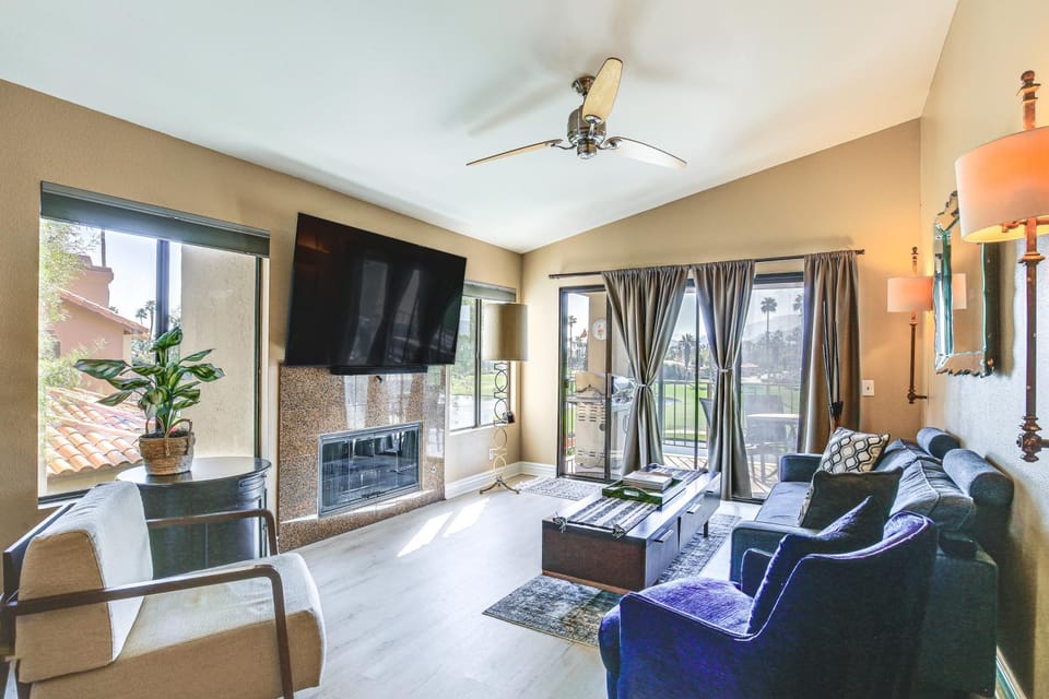 Lake, Mountain & Golf Views: Palm Valley Retreat House in Palm Desert