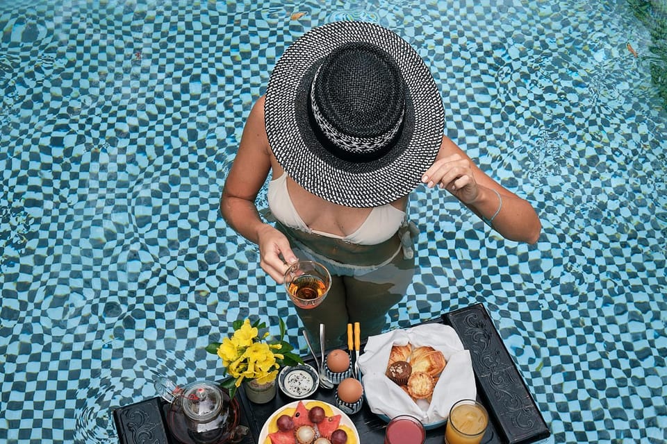People, Food and drinks, Food, Pool view, Swimming pool, Breakfast, Continental breakfast, Lunch, Dinner, Drinks, Alcoholic drinks, group of guests