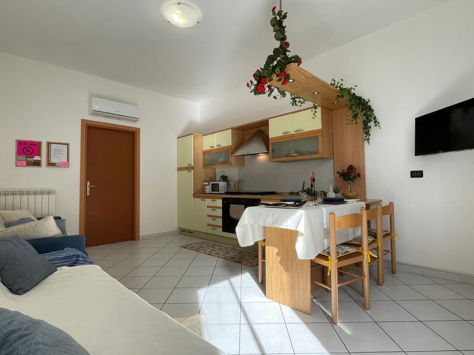 TV and multimedia, Kitchen or kitchenette, Living room, Seating area, Dining area, minibar