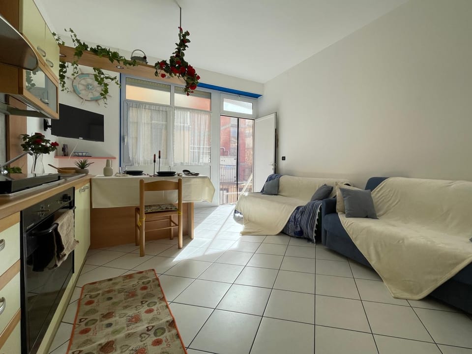 TV and multimedia, Kitchen or kitchenette, Living room, Seating area, Dining area, minibar