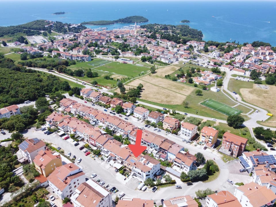 Property building, Neighbourhood
