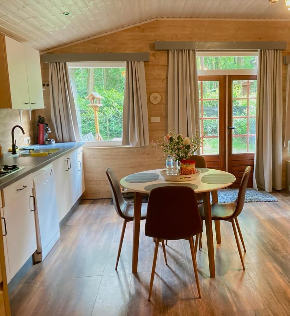 Dining area, kitchen