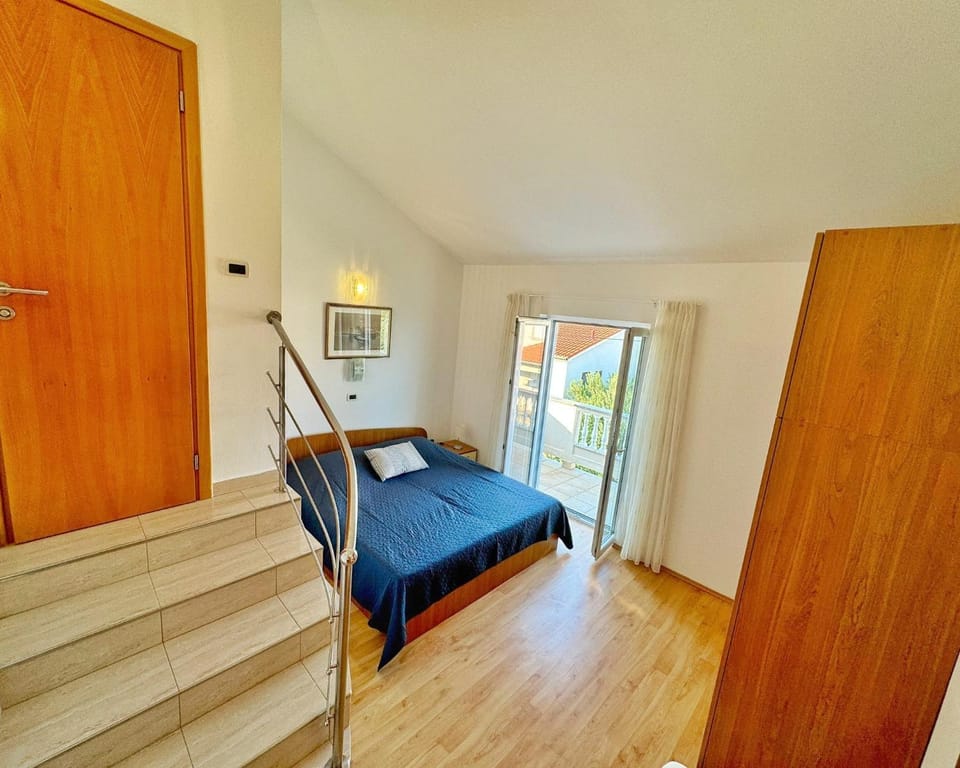 Bed, Photo of the whole room, Bedroom, wardrobe