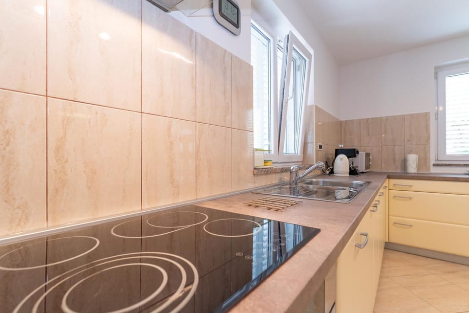 Private Detached House-2 Bedroom&3 Bathroom with Relaxing Garden Terrace-Grubelic House Villa in Lika-Senj County
