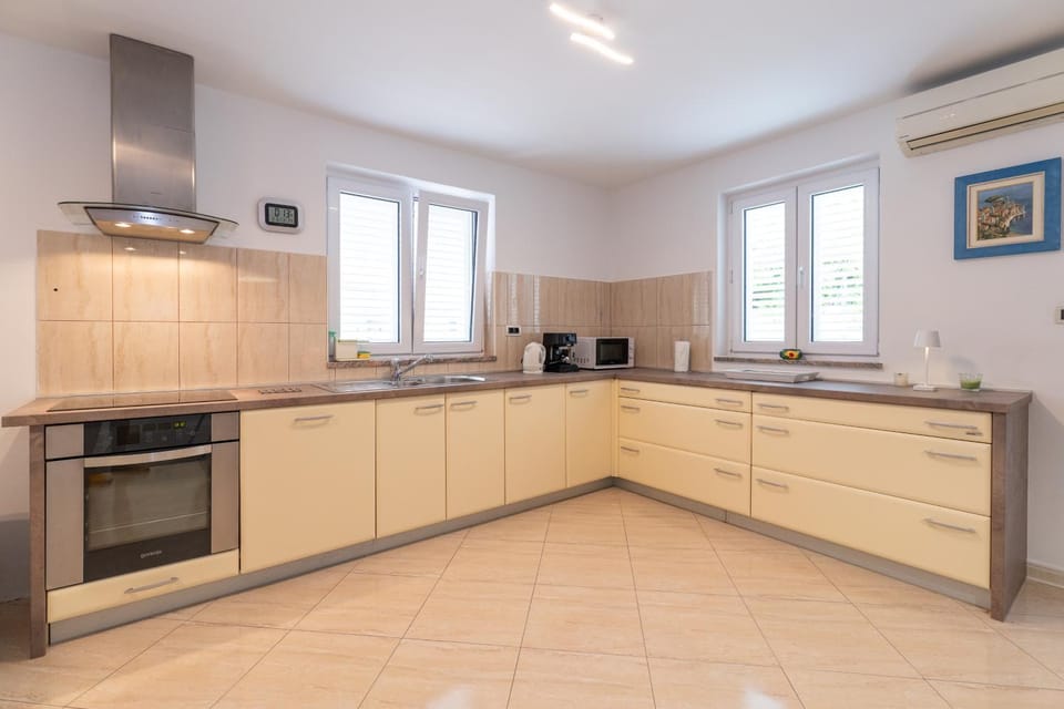 Private Detached House-2 Bedroom&3 Bathroom with Relaxing Garden Terrace-Grubelic House Villa in Lika-Senj County
