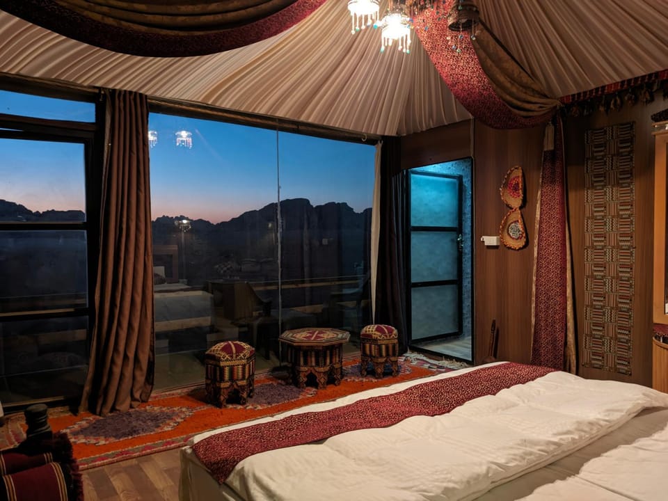 Bed, Natural landscape, View (from property/room), Balcony/Terrace, Photo of the whole room, Bedroom, Mountain view