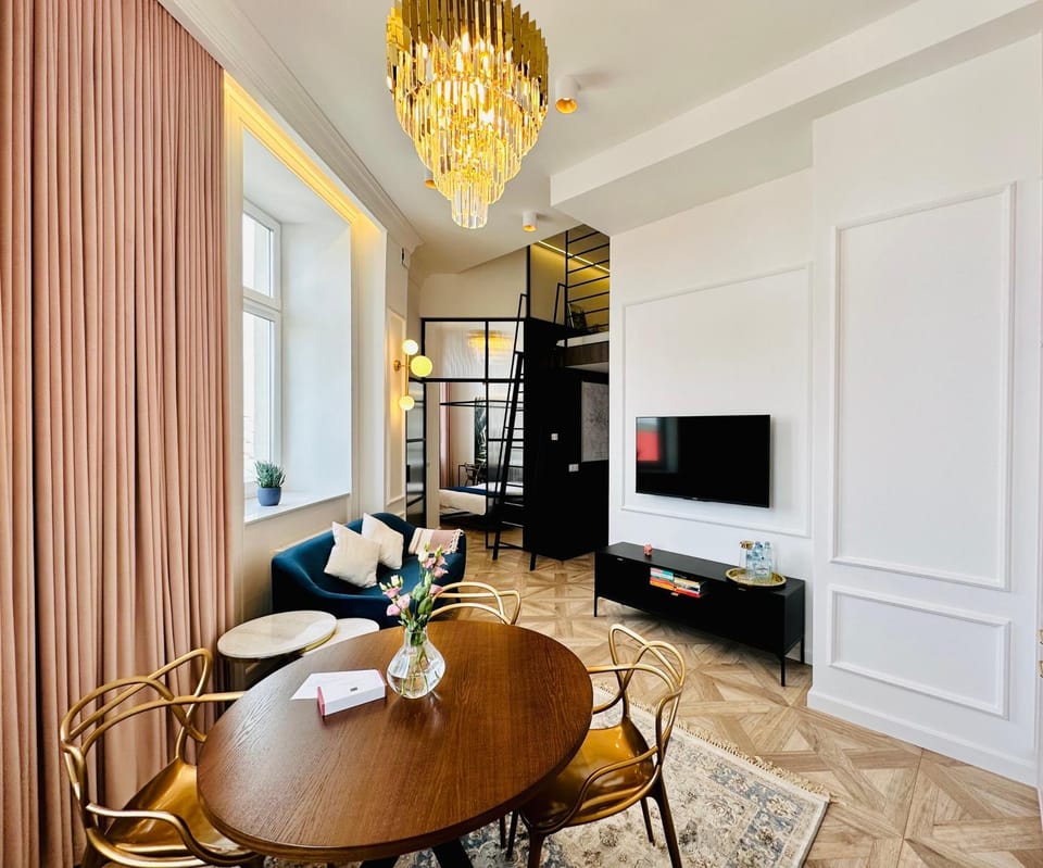 TV and multimedia, Living room, Photo of the whole room, Seating area, Evening entertainment