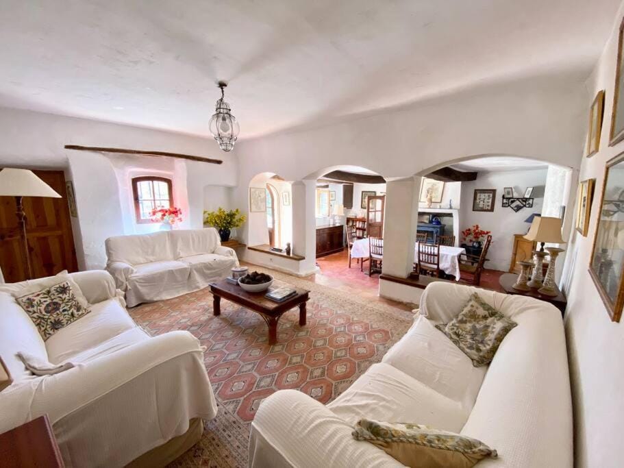 Living room, Seating area