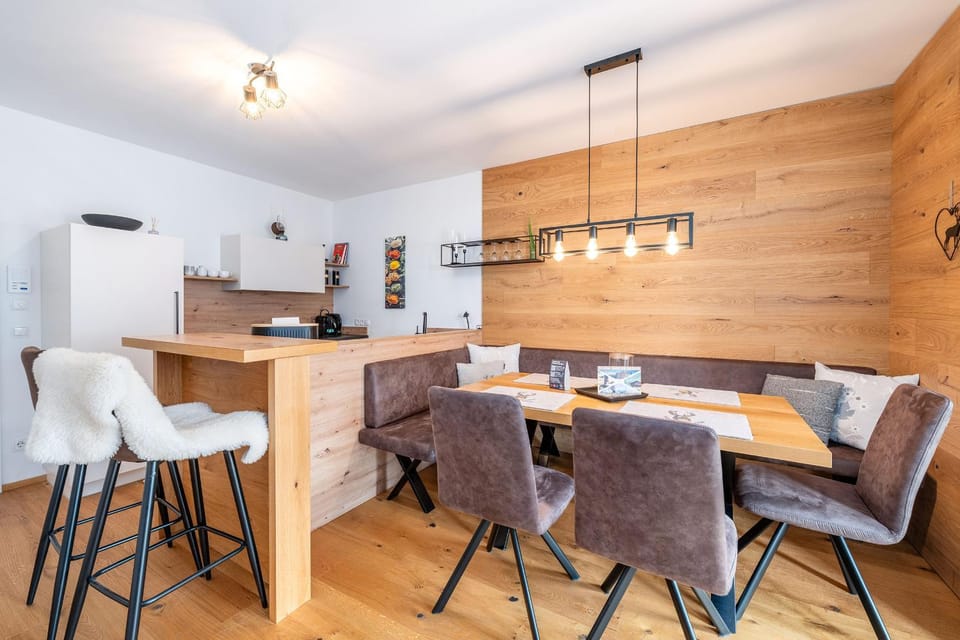 Dining area, kitchen