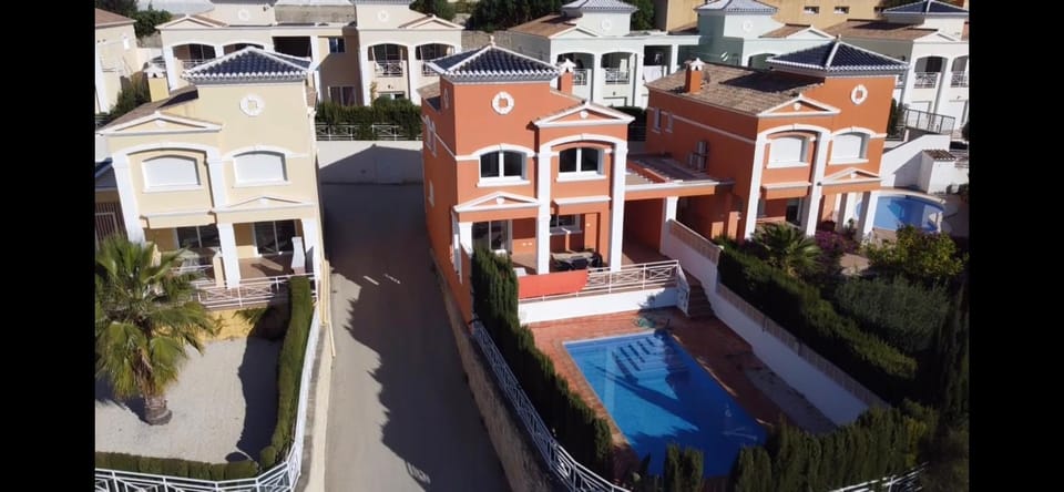Property building, Day, Neighbourhood, Bird's eye view, Pool view, Street view, Swimming pool