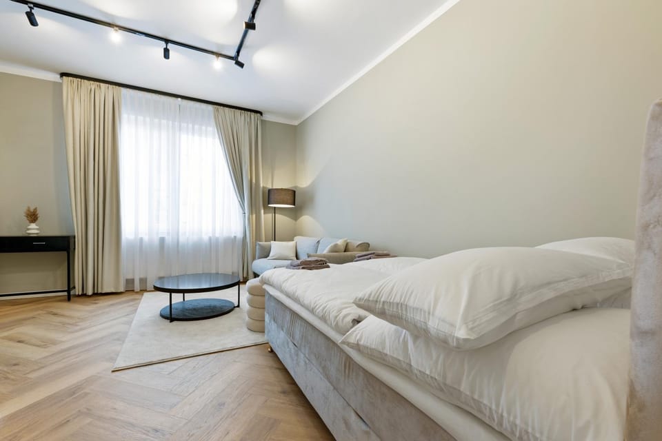 TV and multimedia, Photo of the whole room, Bedroom