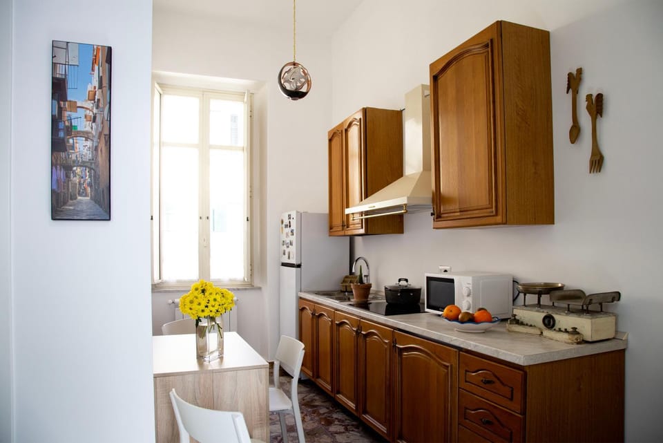 Tu Casa: Picturesque Guest House Napoli Apartment in Naples