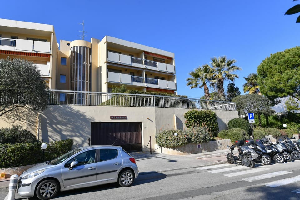 Property building, Neighbourhood, Street view