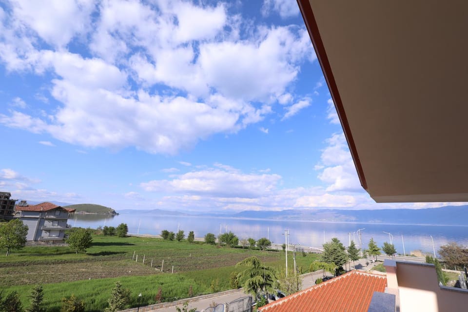 Day, Natural landscape, Lake view, Mountain view, Sea view