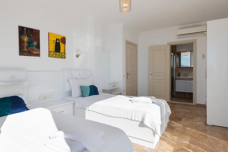 Bed, Photo of the whole room, Bedroom, towels, wardrobe