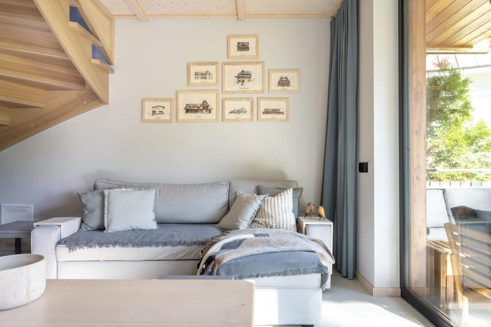 Bed, Living room, Photo of the whole room, Seating area
