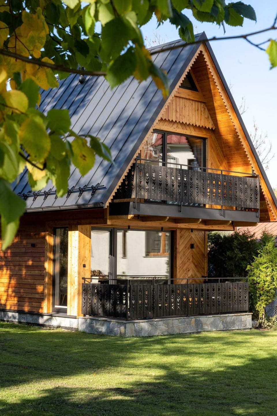Property building, Day, Garden, Garden view