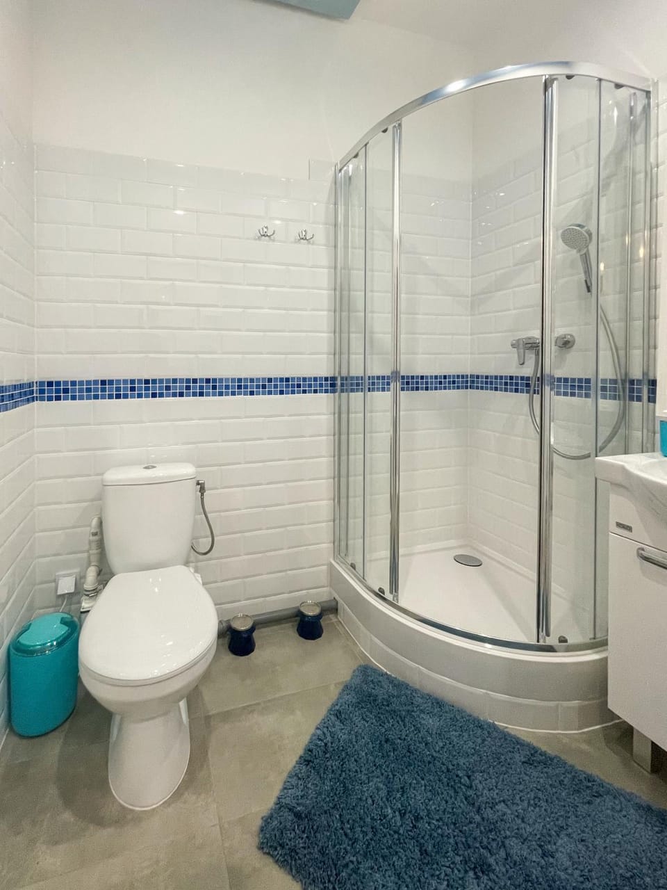 Shower, Toilet, Bathroom, towels