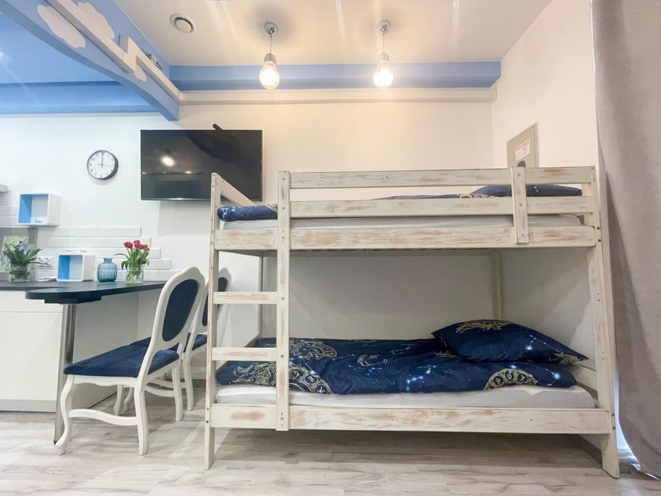 Kitchen or kitchenette, Living room, Seating area, Dining area, Bedroom, bunk bed, air conditioner
