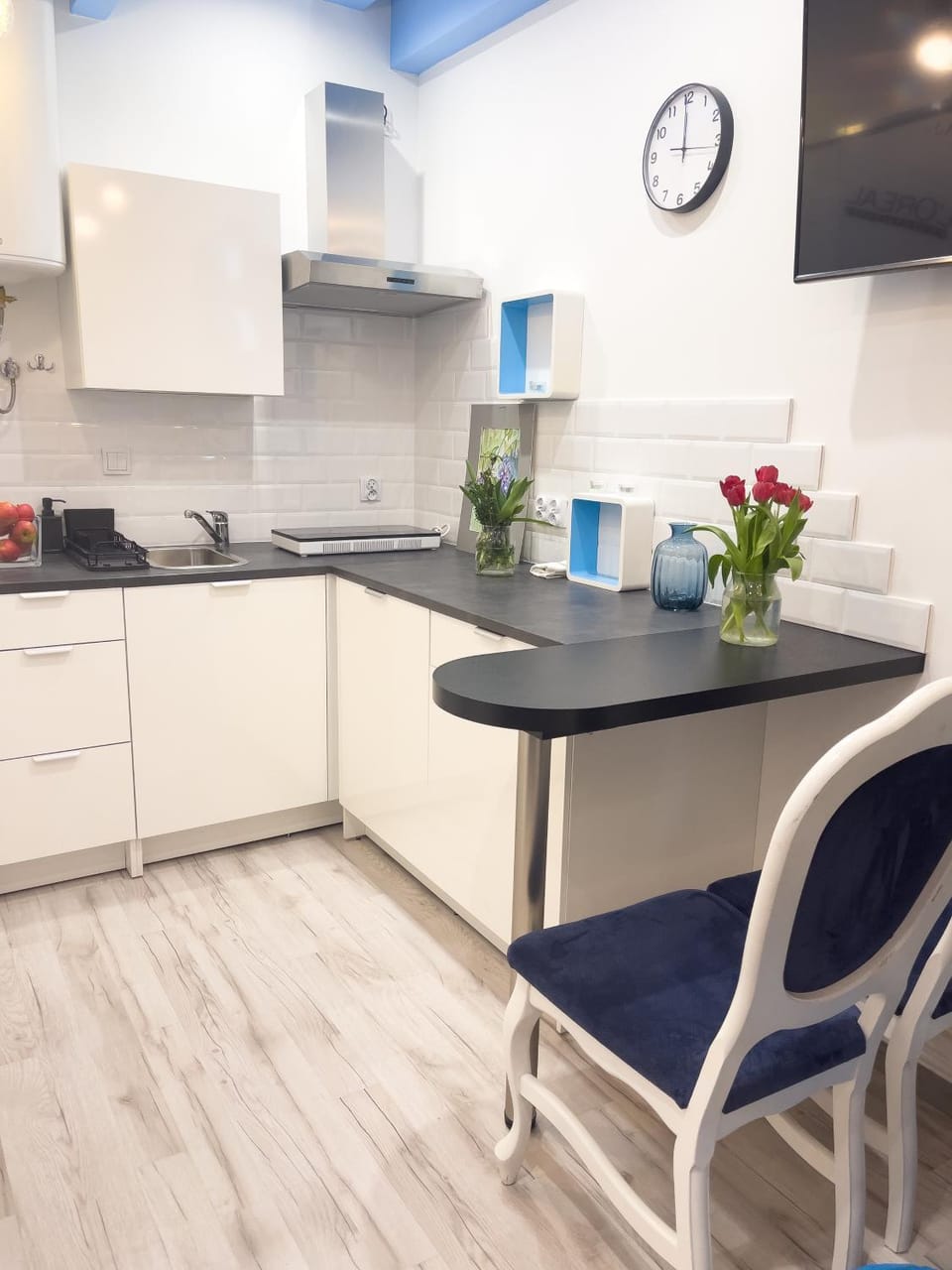 Kitchen or kitchenette, Dining area, stove