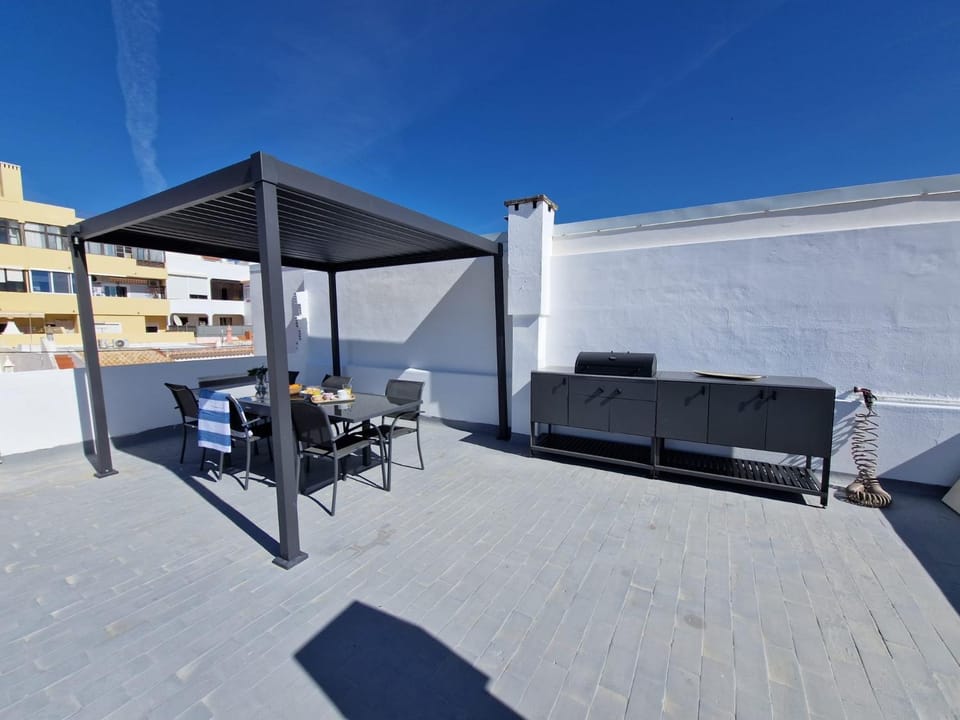 Patio, Day, BBQ facilities, View (from property/room), Balcony/Terrace, Dining area, sunbed
