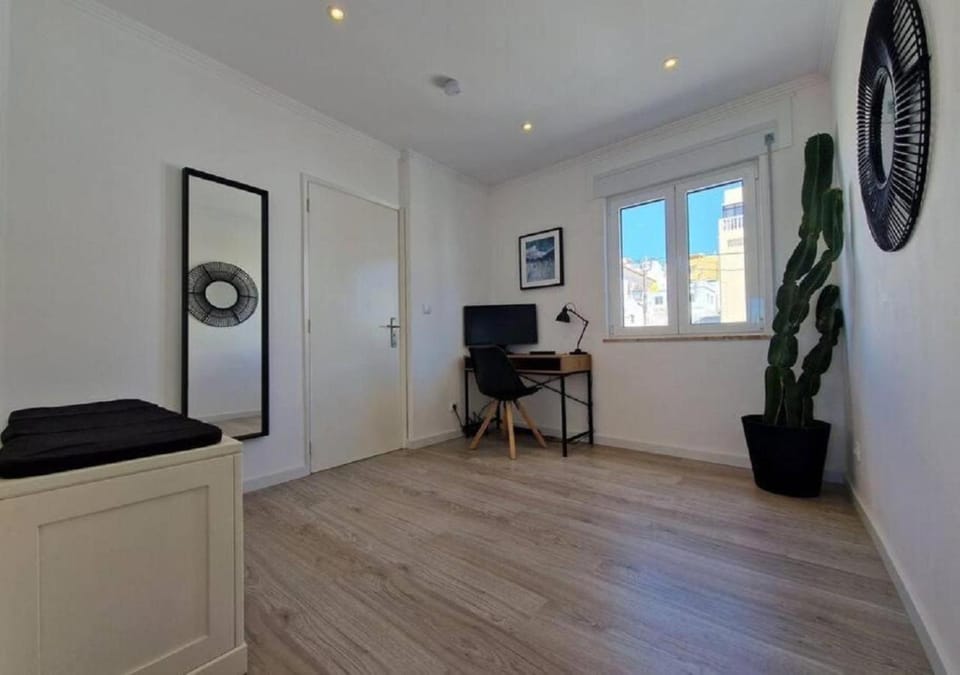 TV and multimedia, Seating area, air conditioner