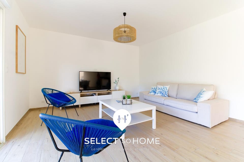 Communal lounge/ TV room, TV and multimedia, Living room, Seating area