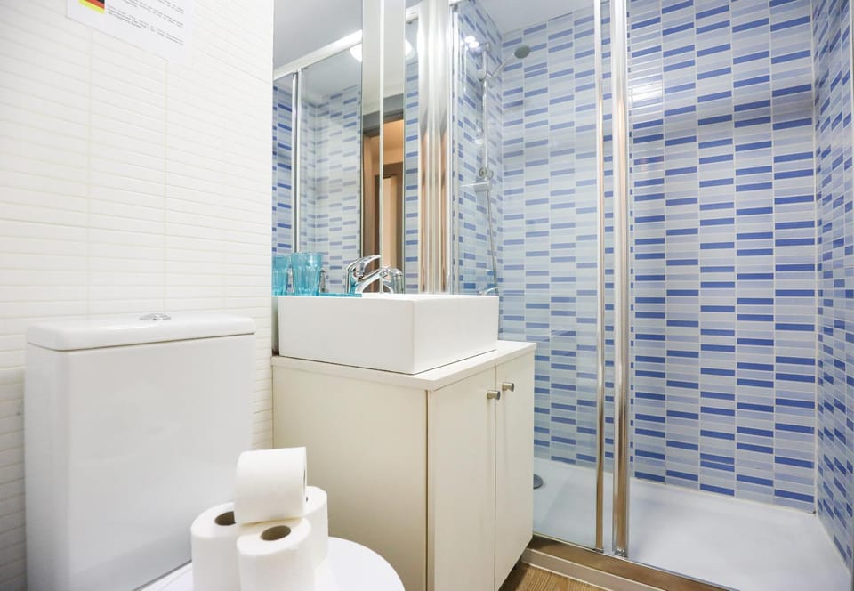 Shower, Toilet, Bathroom, Decorative detail