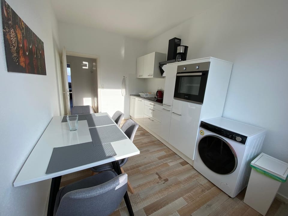 Kitchen or kitchenette, Seating area, Dining area