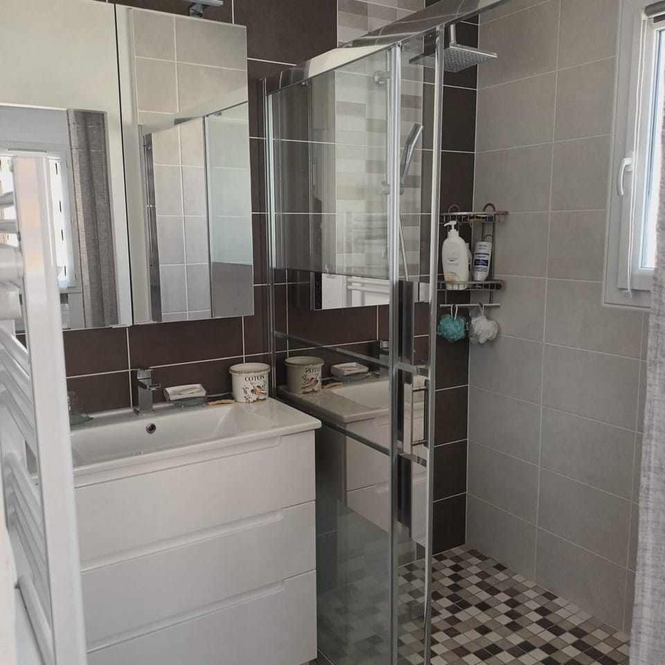 Shower, Bathroom