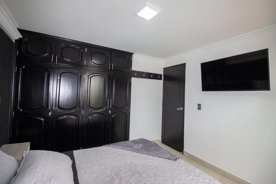 Bed, TV and multimedia, Photo of the whole room, Bedroom, wardrobe