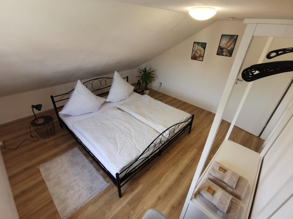 Bed, Photo of the whole room, Bedroom, wardrobe