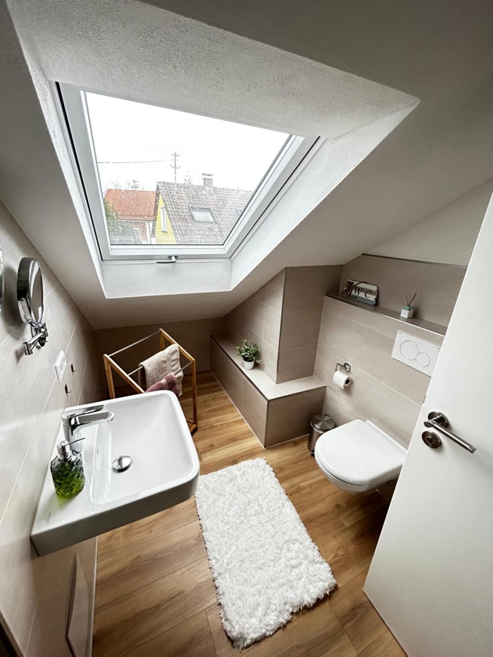 Toilet, Bathroom, towels