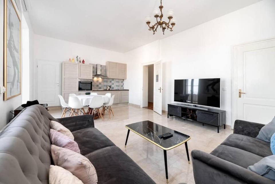 4-Bedroom apt 1 min from Bacvice beach Apartment in Split