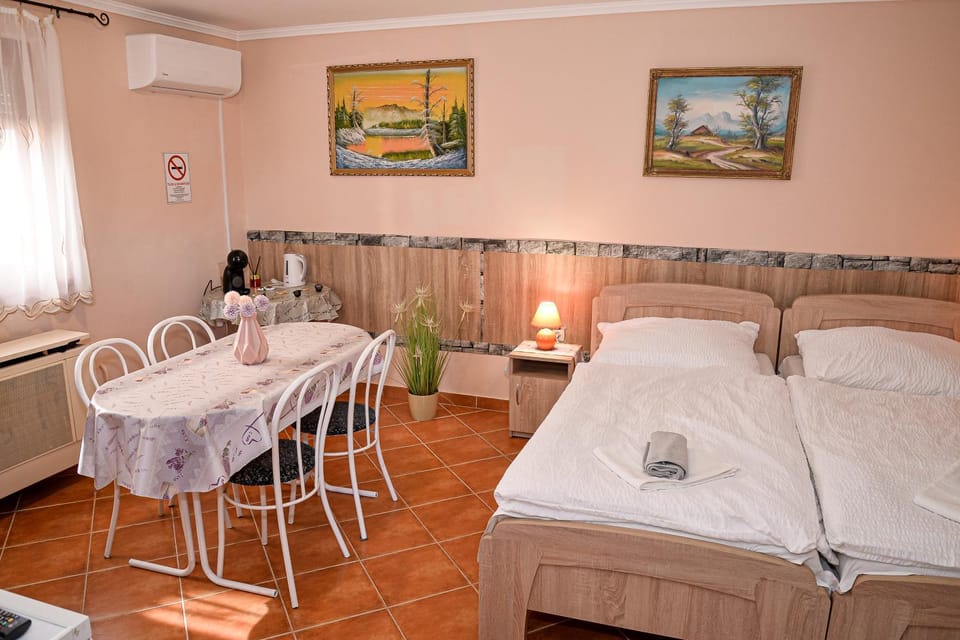 Bed, Living room, Dining area, Bedroom