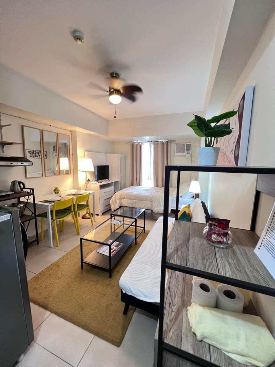 Bed, Kitchen or kitchenette, Photo of the whole room, Dining area