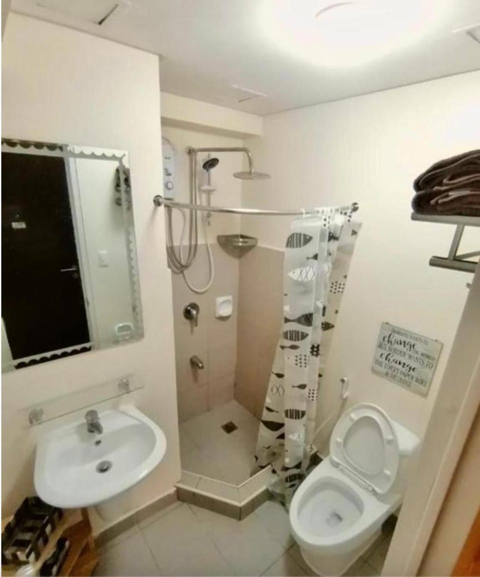 Shower, Toilet