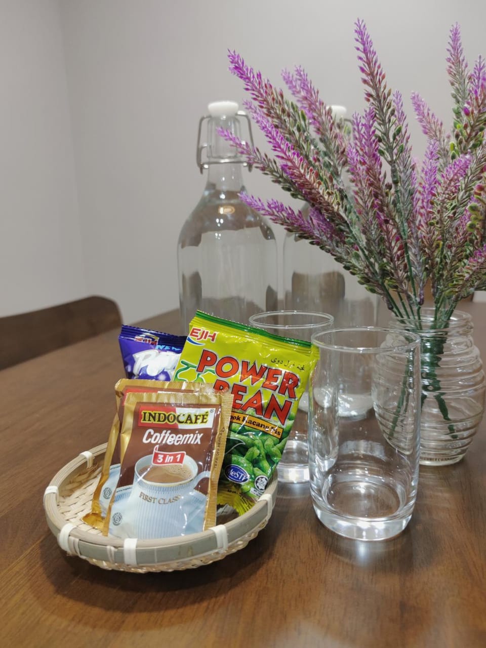 Restaurant/places to eat, Coffee/tea facilities, Food and drinks, Food, Drinks