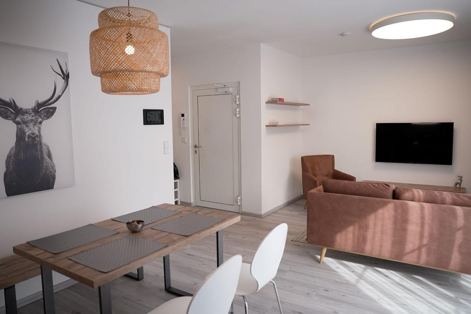TV and multimedia, Living room, Seating area, Dining area, Evening entertainment