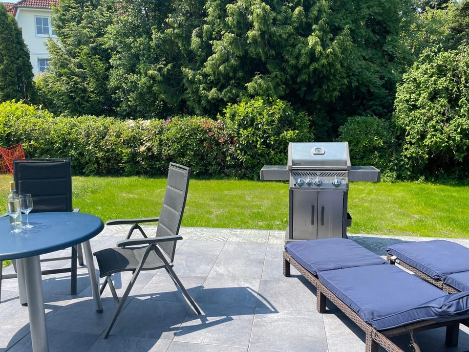 Patio, BBQ facilities, Garden, Dining area, Garden view, sunbed