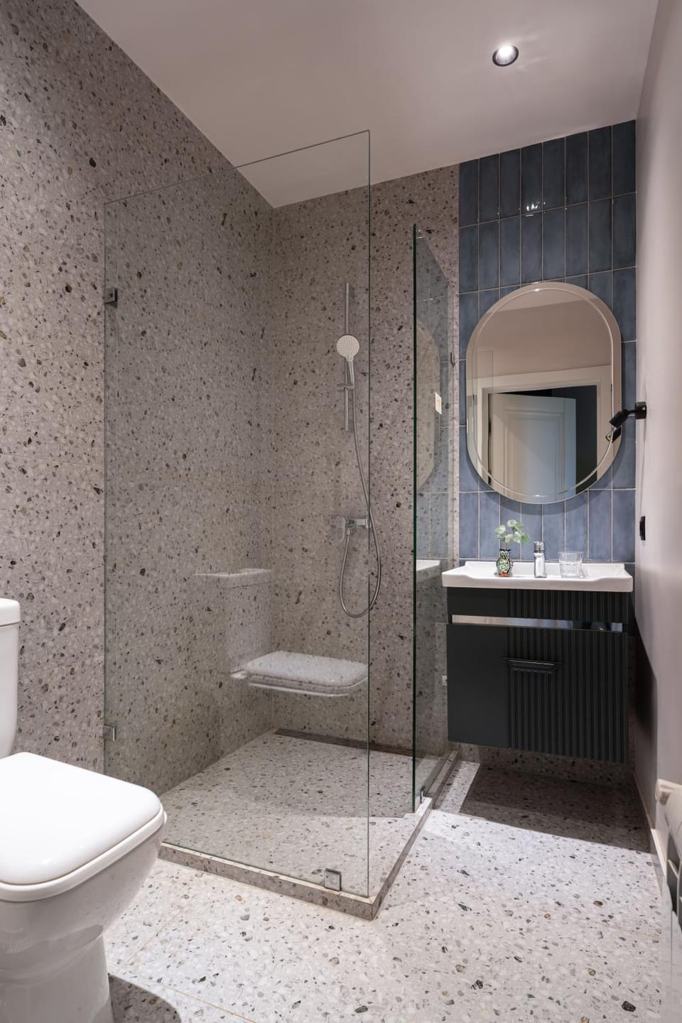 Shower, Toilet
